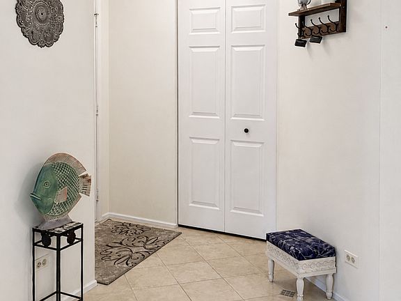 2nd image of 1404 Nottingham Ct #D1