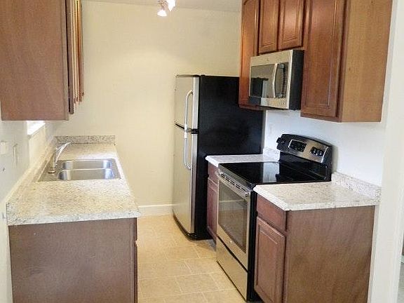 New Appliances & Tile Floor