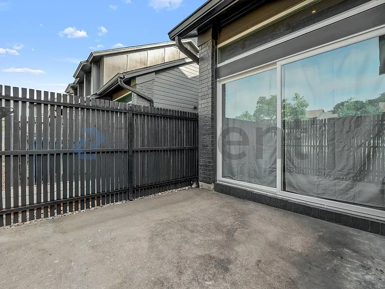 1904 Albury Cv #B — Photo 3