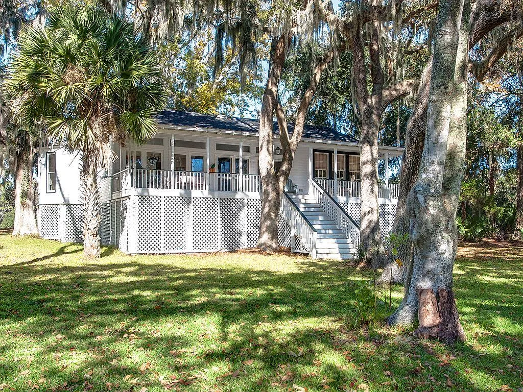 70 White House Ln — Photo 1