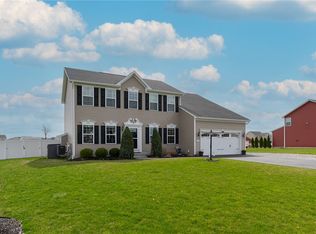 1609 Clovertrail Dr, Farmington, NY