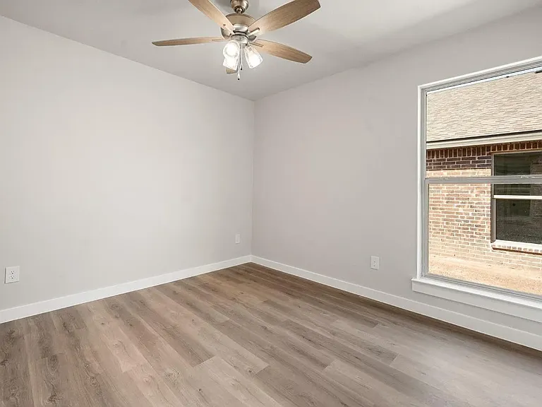 2504 Abbeville Ave — Photo 20
