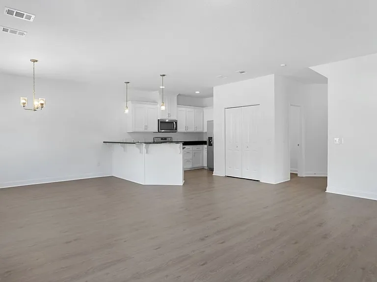 609 Fairview Cir — Photo 5