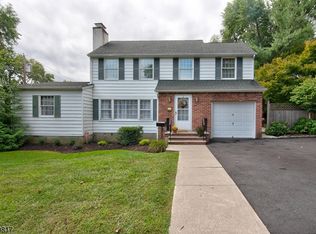 1 Howard St, Verona, NJ 07044