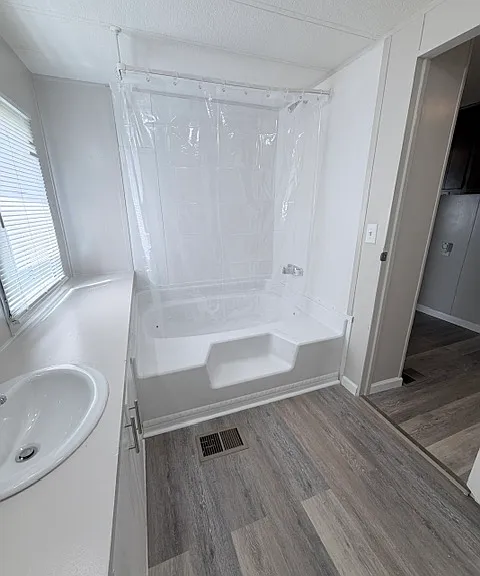 Large soak tub & shower