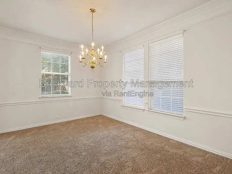 4409 Mitchell Ln — Photo 22