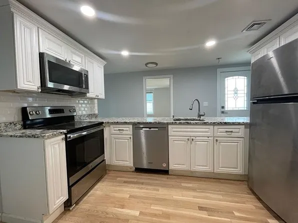 78 Dalby St, Newton, MA