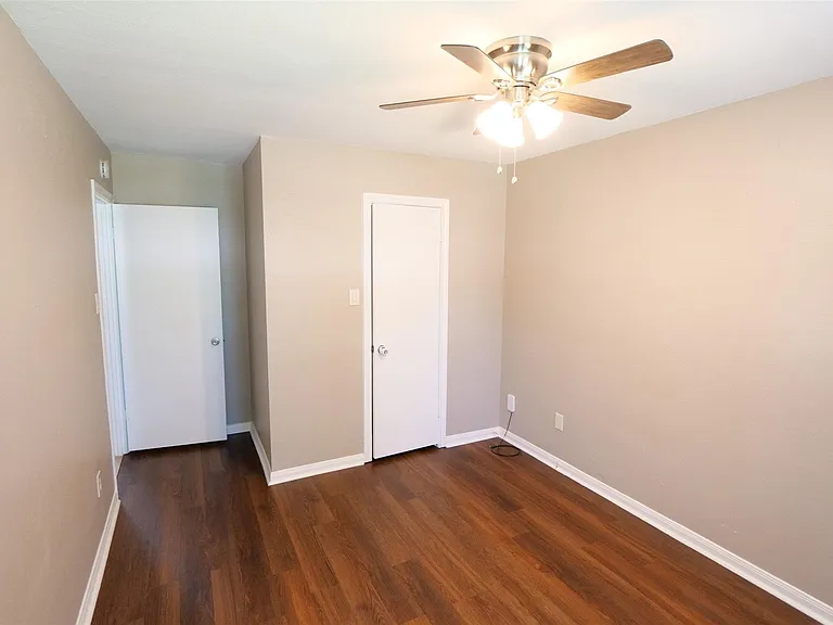 915 Comstock Springs Dr — Photo 19