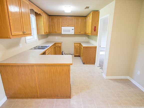 2nd image of 105 Ashford Ct