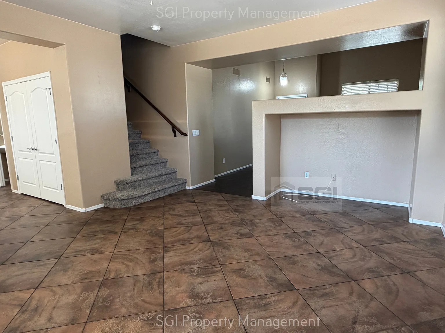 Beautiful 4 Bedroom Home! — Photo 3