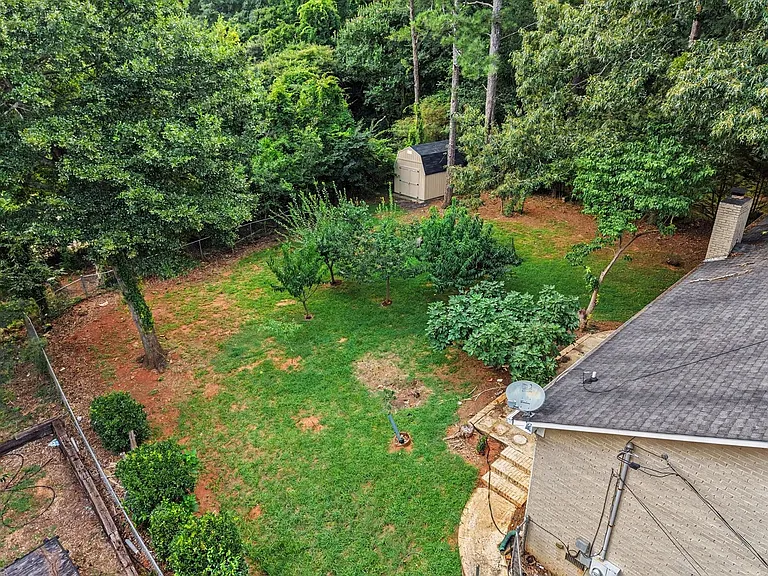 290 University Cir — Photo 27