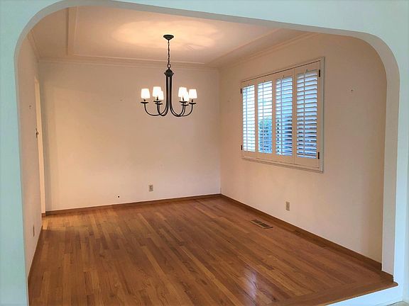 5th image of 5586 Del Oro Dr