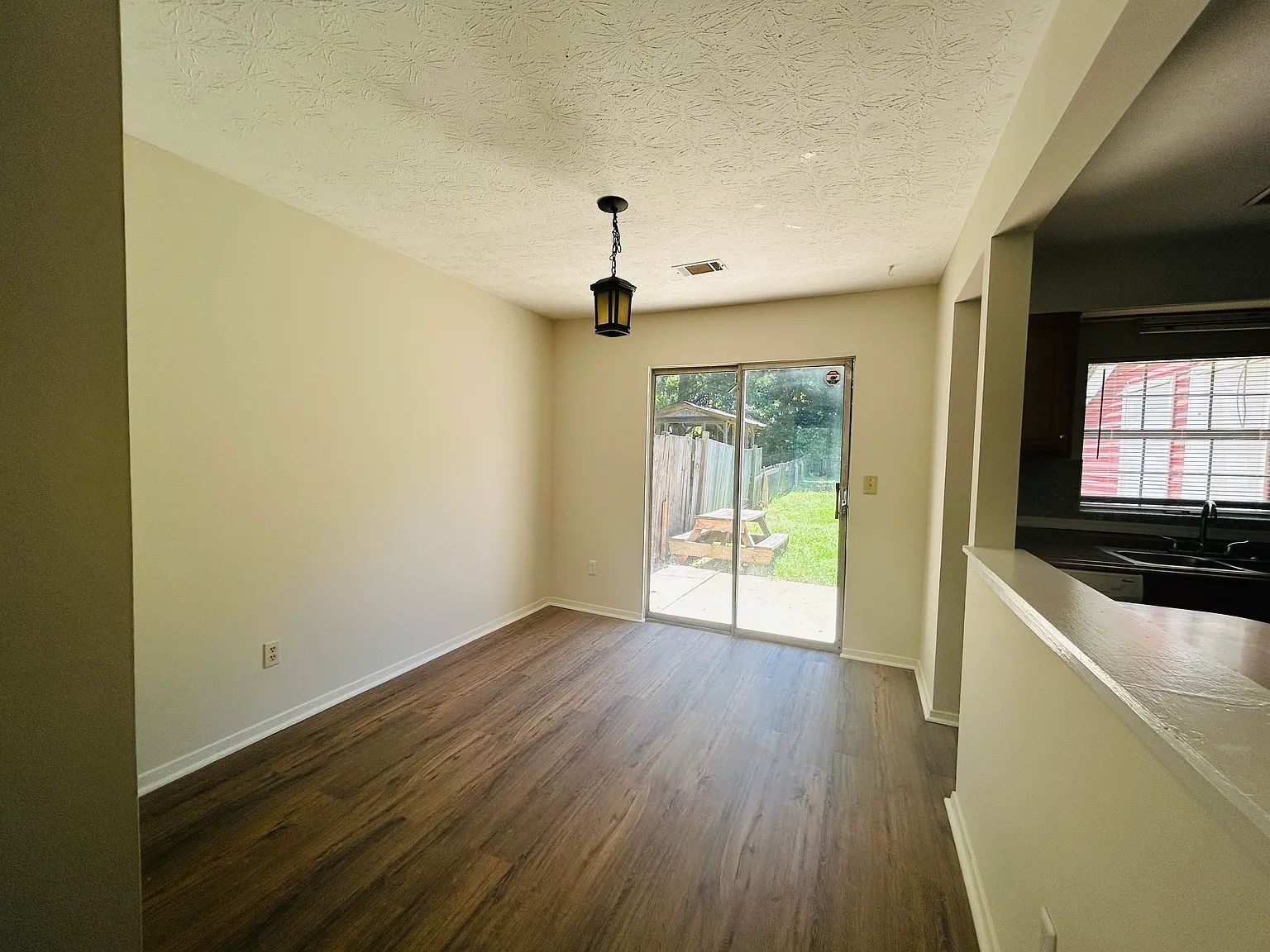 2 bed, 2.5 bath, 1160 sqft, $1,545 — Photo 3
