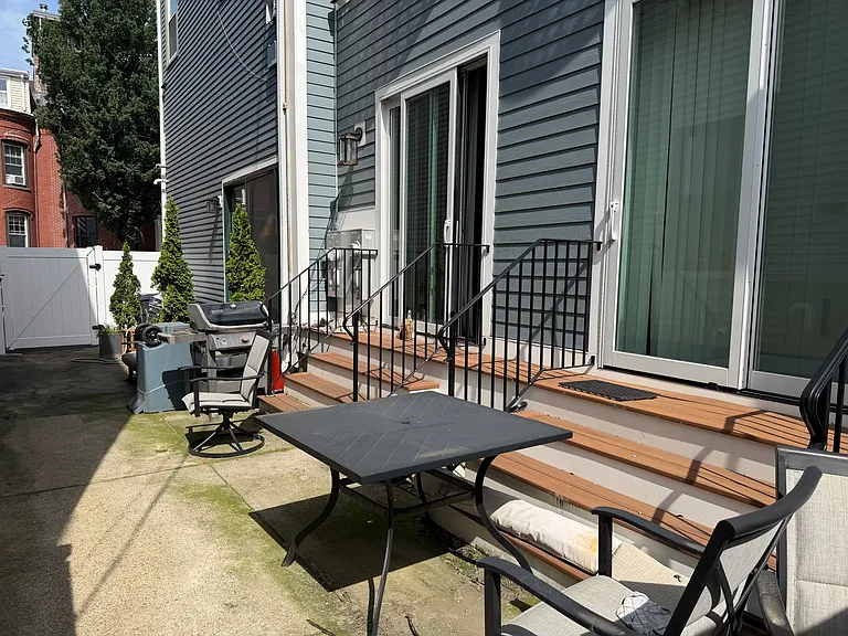 719 E 5th St #2 — Photo 12