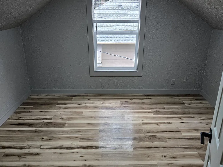 170 SE Grove St — Photo 1
