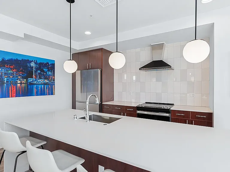 Flow Eastlake Apartments — Photo 15