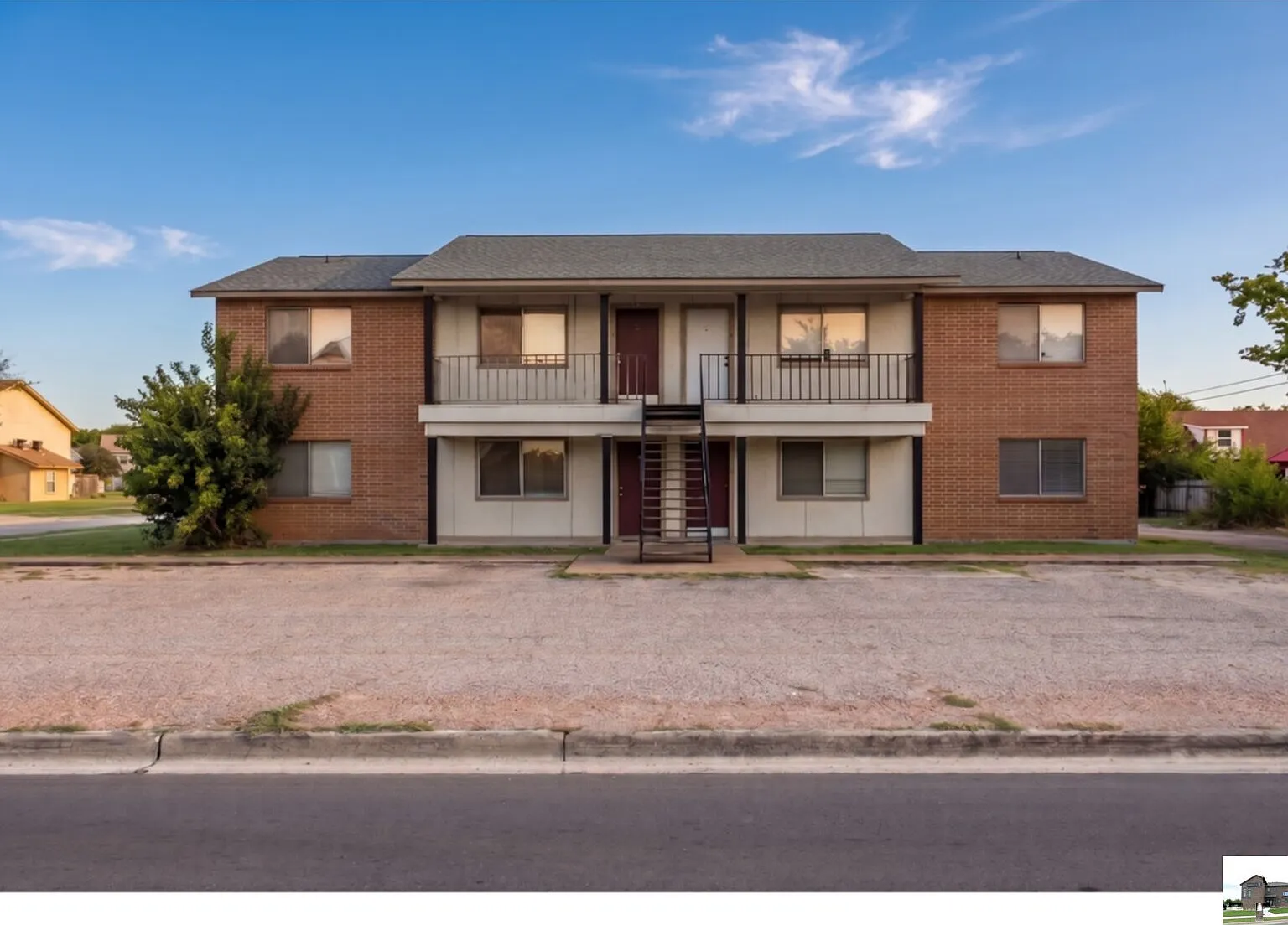 2 bed, 1.0 bath, 1008 sqft, $700 — Photo 1