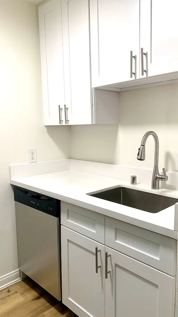 Studio, 493 sqft, $2,395 — Photo 3