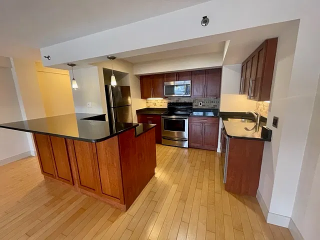1600 Beacon St — Photo 3