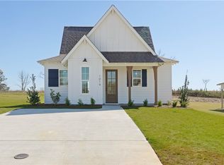 1014 Crossing Ct E, Valley, AL 36854