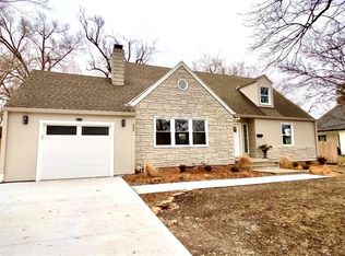 405 NE Douglas St, Lees Summit, MO 64063