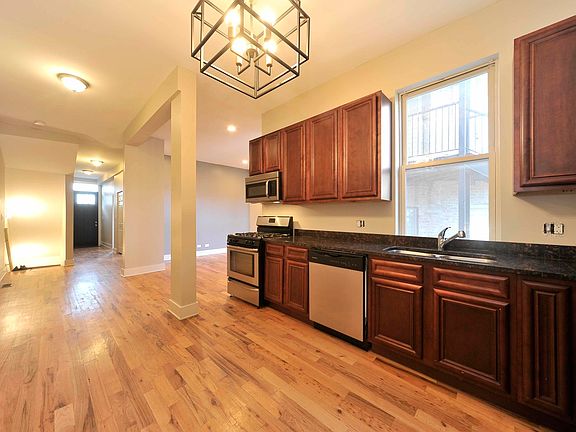 3rd image of 1961 N Wilmot Ave #1