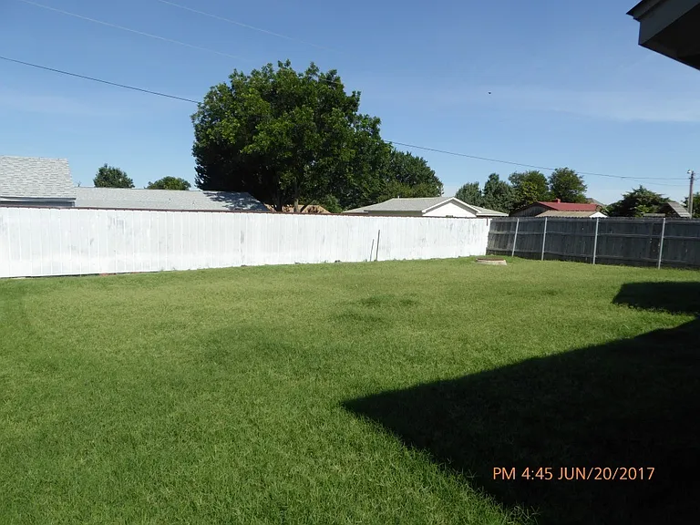 621 NW Granite Ave — Photo 14