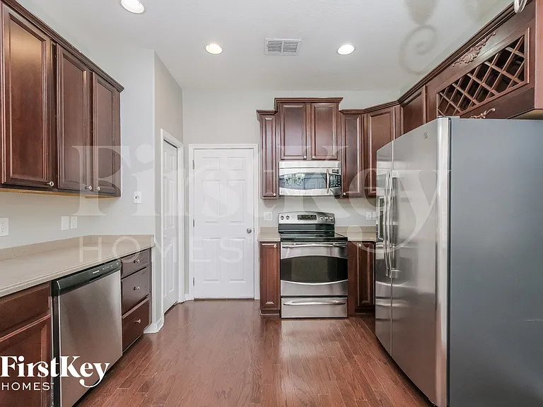 7847 Foxgrove Dr — Photo 6