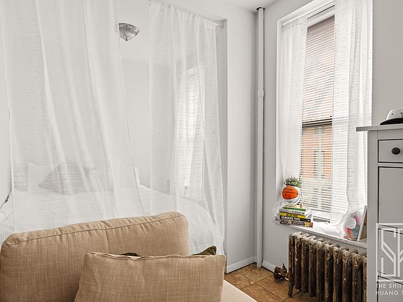 3rd image of 172 Huntington St #2F
