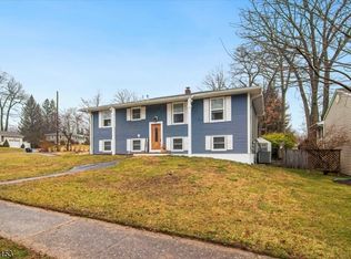 6 Summit Rd, Oak Ridge, NJ 07438