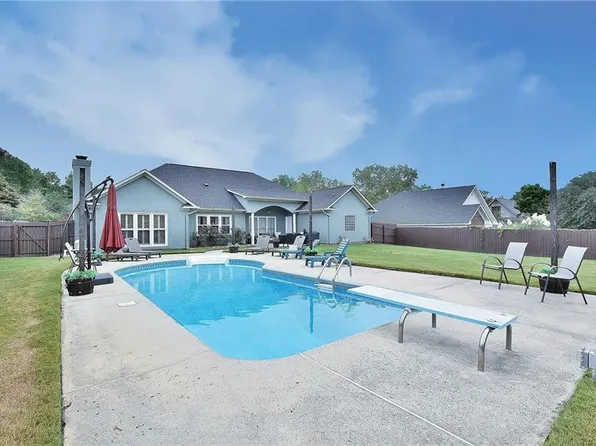 2915 Four Seasons Dr, Phenix City, AL 36867