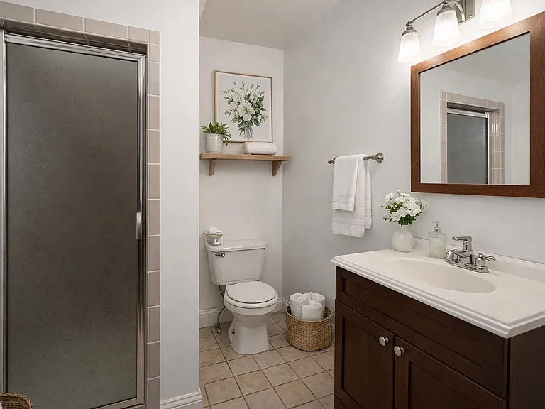 208 E Oklahoma Ave #1/2 — Photo 5