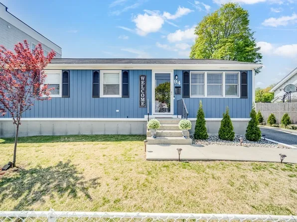 94 Ducharme Ave, Chicopee, MA 01013