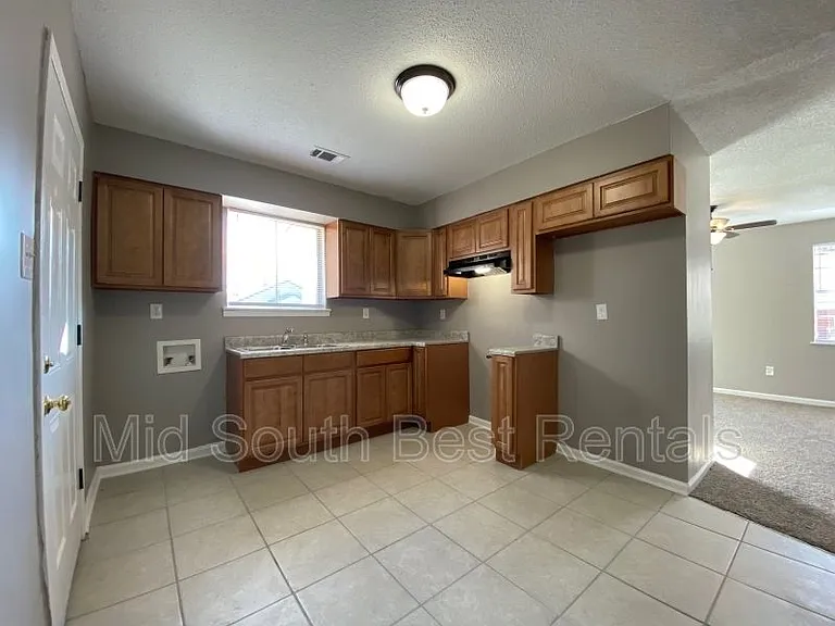 2120 Bennett Ave — Photo 4