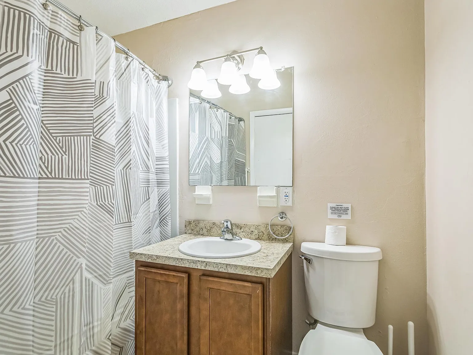 4 bed, 2.0 bath, 1896 sqft, $650 — Photo 2