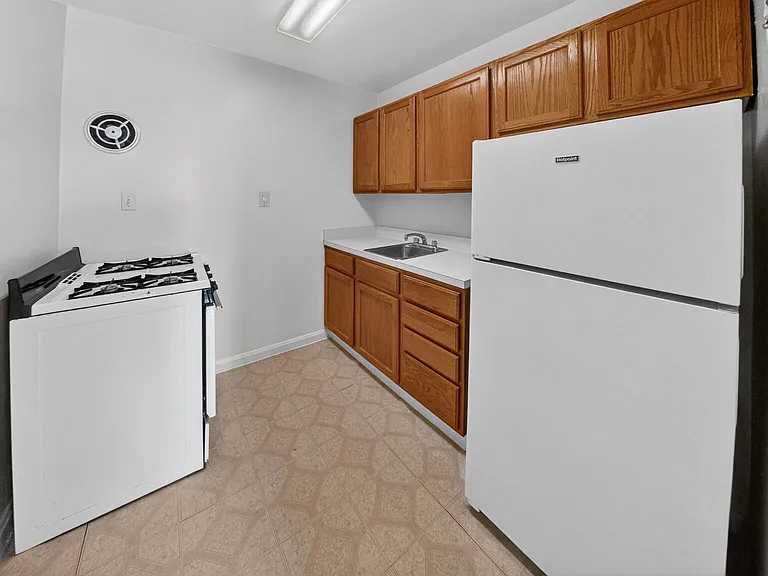 810 Kennedy St NW #302 — Photo 5