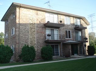 2131 177th St APT 1, Lansing, IL 60438