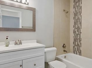 1938 Trail Ridge St, Arlington Heights, IL 60004