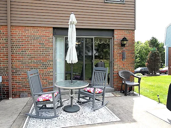 211 Greenwood Dr N — Photo 14