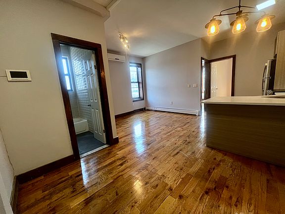 4th image of 390 E 23rd St #2B