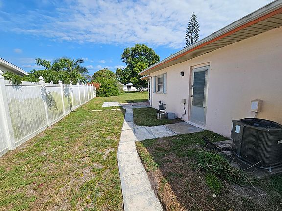 4th image of 389 SE Tranquilla Avenue