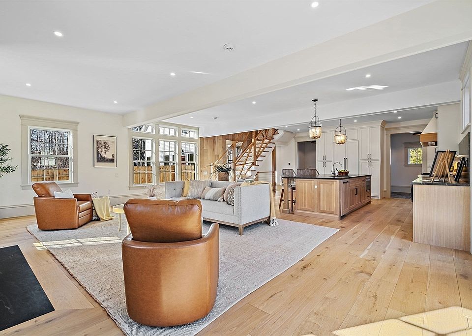 1st image of 16 Hatch Farm Ln #16