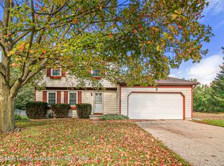 5749 Bearcreek Dr, Lansing, MI 48917