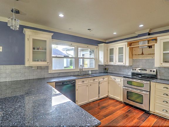 3rd image of 1201 Willow Dr