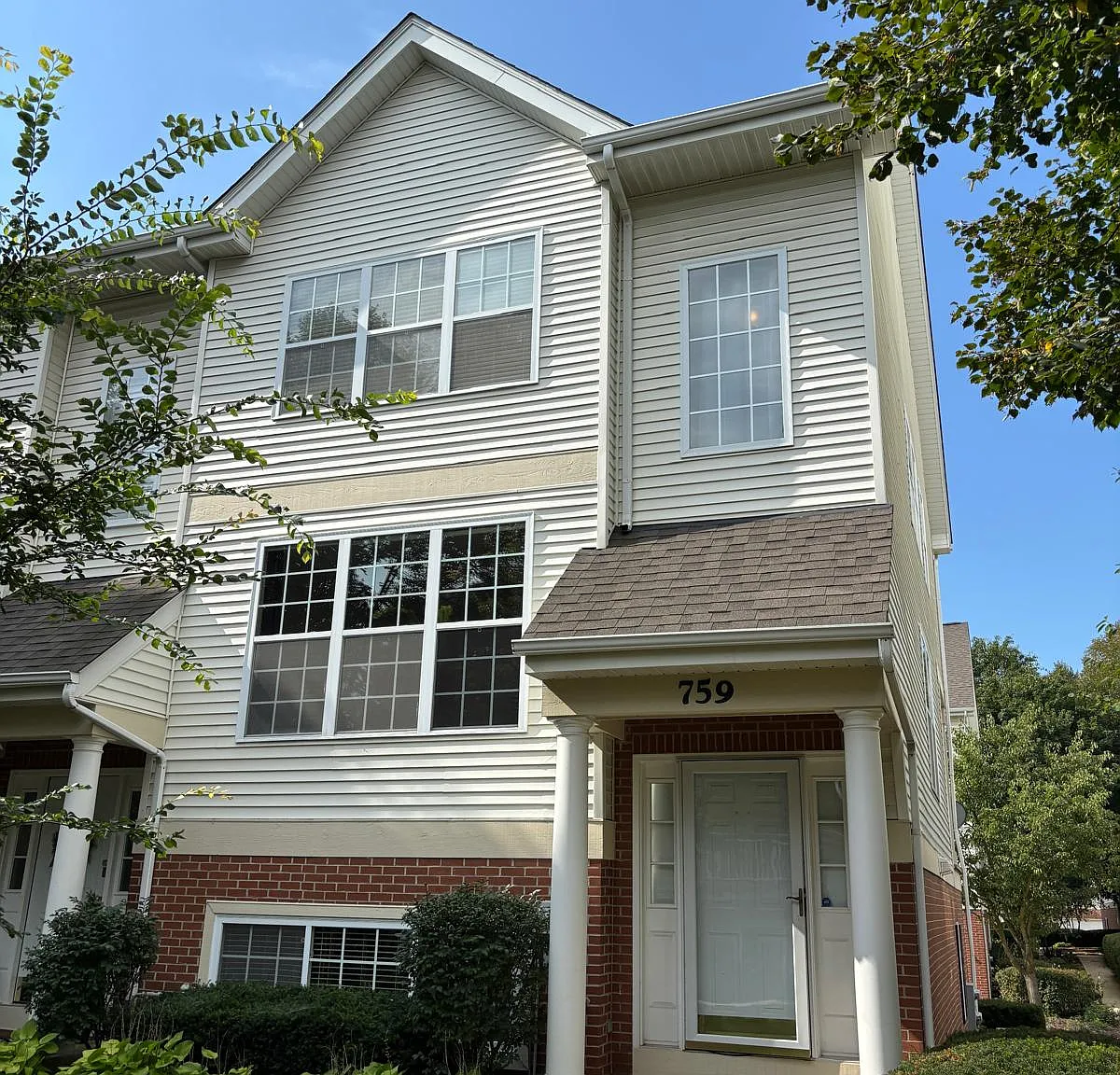 3 bed, 2.5 bath, 1889 sqft, $2,800 — Photo 3
