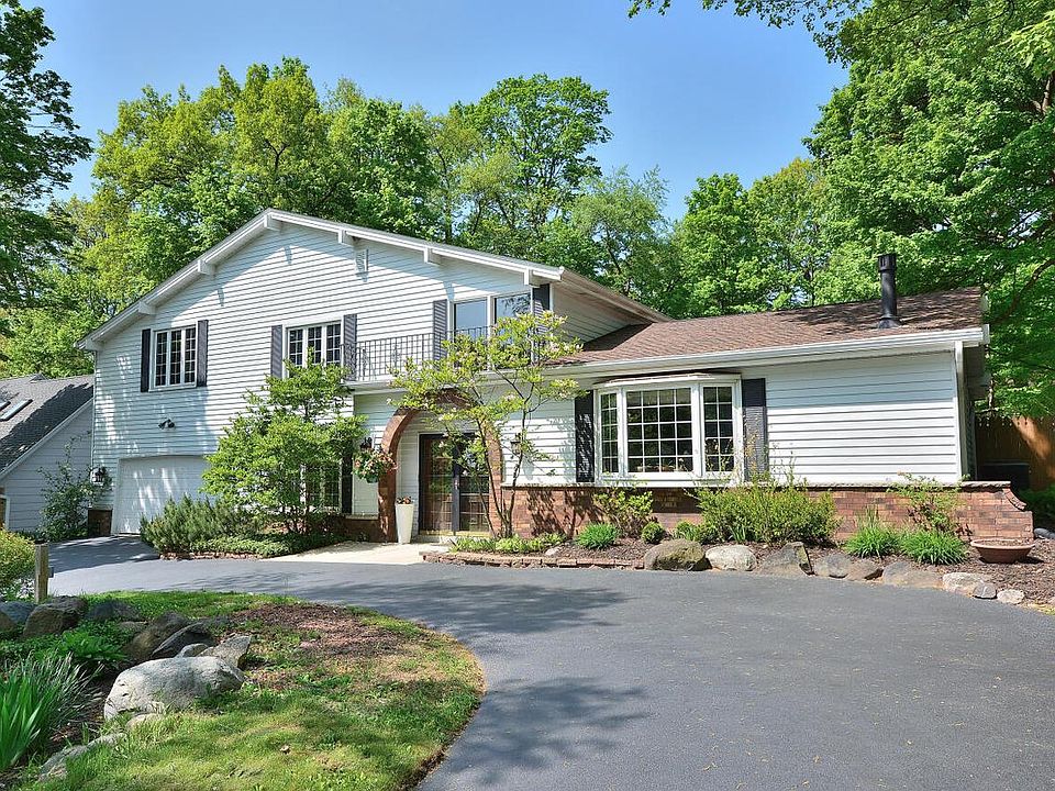1st image of W222N2853 Timberwood COURT