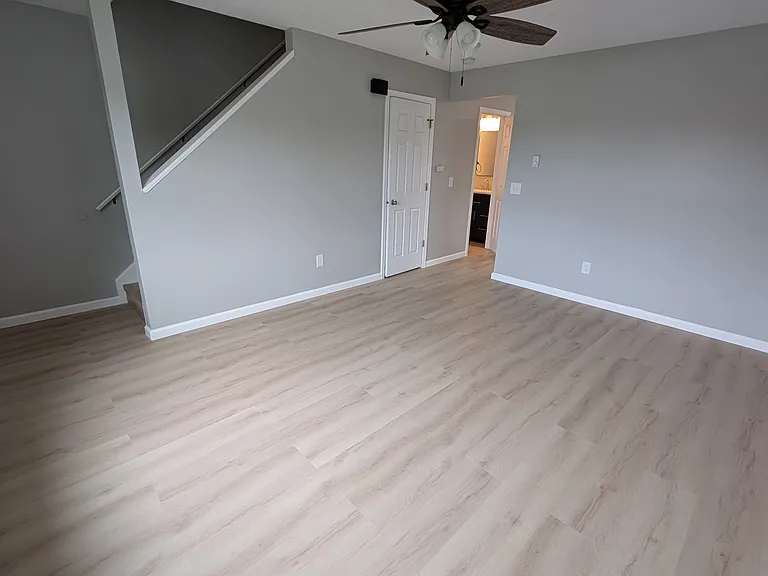 1550 Hawk Cir — Photo 6
