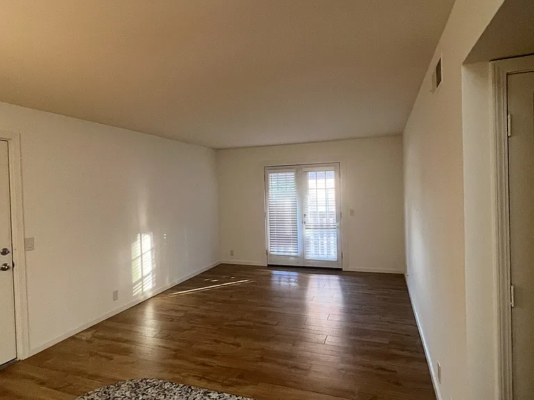 2905 Burch Ave #12 — Photo 8