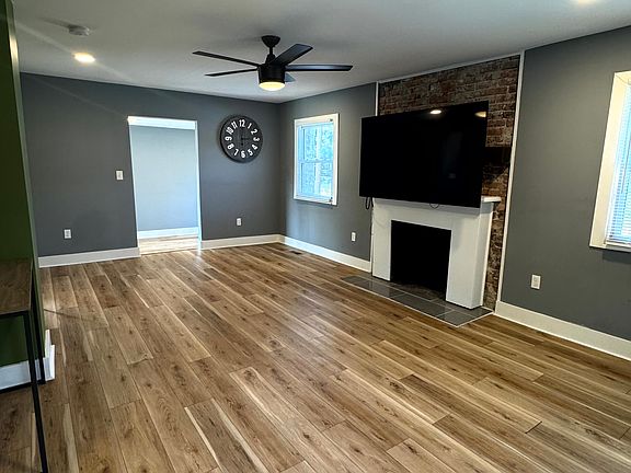 3rd image of 215 Brehl Ave