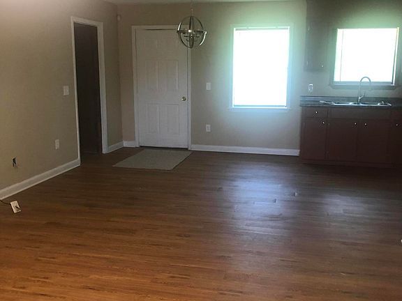 4th image of 504 S Johnson Ave
